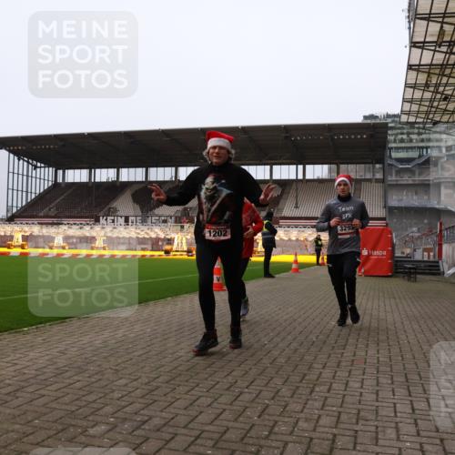 08.12.2024 - St. Pauli X-Mass-Run No. 14 Yannick Fuchs http://msf.ph/oto/7477026 08.12.2024 09:59:21 Ziel 431, 738, 1202, 1534, 1802, 1874, 2746, 3293 meine-sportfotos.de