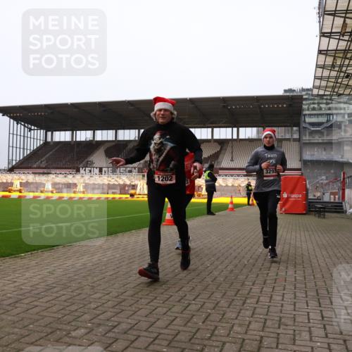 08.12.2024 - St. Pauli X-Mass-Run No. 14 Yannick Fuchs http://msf.ph/oto/7477029 08.12.2024 09:59:21 Ziel 431, 738, 1202, 1534, 1802, 1874, 2746, 3293 meine-sportfotos.de