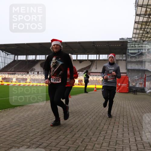 08.12.2024 - St. Pauli X-Mass-Run No. 14 Yannick Fuchs http://msf.ph/oto/7477038 08.12.2024 09:59:22 Ziel 431, 738, 1202, 1534, 1802, 1874, 2746, 2762, 3293 meine-sportfotos.de
