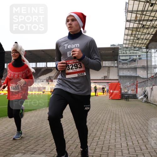 08.12.2024 - St. Pauli X-Mass-Run No. 14 Yannick Fuchs http://msf.ph/oto/7477051 08.12.2024 09:59:22 Ziel 431, 738, 1202, 1534, 1802, 1874, 2746, 2762, 3293 meine-sportfotos.de