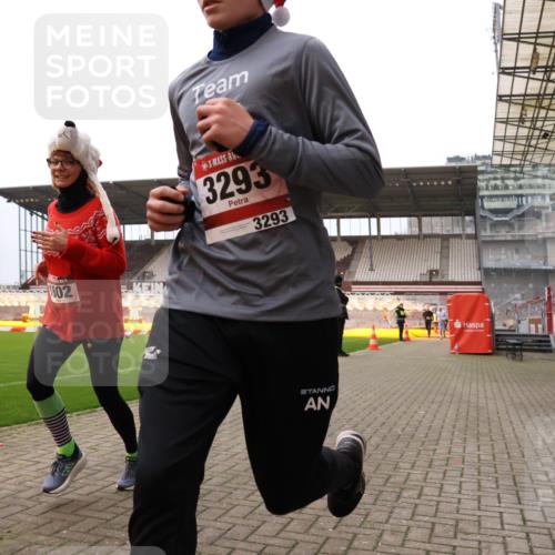 08.12.2024 - St. Pauli X-Mass-Run No. 14 Yannick Fuchs http://msf.ph/oto/7477057 08.12.2024 09:59:22 Ziel 431, 738, 1202, 1534, 1802, 1874, 2746, 2762, 3293 meine-sportfotos.de