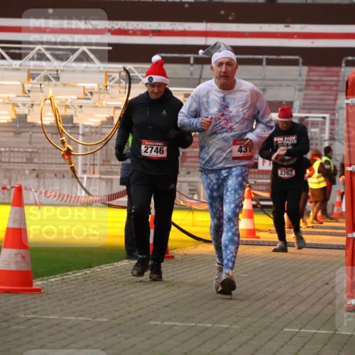 08.12.2024 - St. Pauli X-Mass-Run No. 14 Yannick Fuchs http://msf.ph/oto/7477085 08.12.2024 09:59:28 Ziel 190, 431, 1202, 1802, 1874, 2746, 2762, 3156, 3157 meine-sportfotos.de