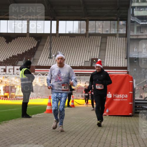 08.12.2024 - St. Pauli X-Mass-Run No. 14 Yannick Fuchs http://msf.ph/oto/7477124 08.12.2024 09:59:31 Ziel 190, 431, 1202, 1802, 2746, 2762, 3156, 3157 meine-sportfotos.de