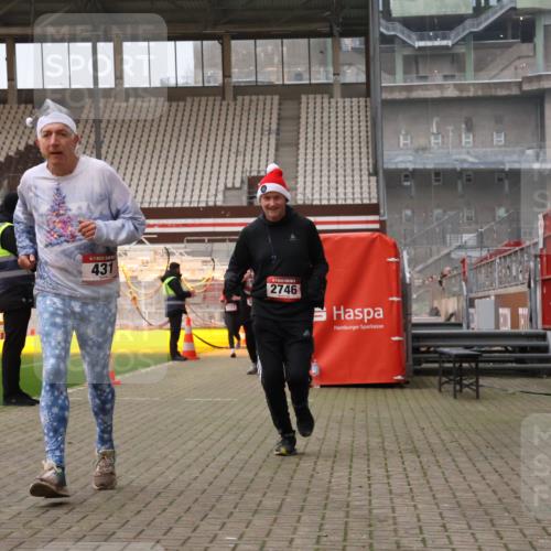 08.12.2024 - St. Pauli X-Mass-Run No. 14 Yannick Fuchs http://msf.ph/oto/7477131 08.12.2024 09:59:32 Ziel 190, 431, 2746, 2762, 3156, 3157 meine-sportfotos.de