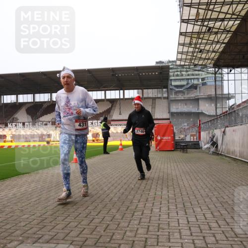 08.12.2024 - St. Pauli X-Mass-Run No. 14 Yannick Fuchs http://msf.ph/oto/7477159 08.12.2024 09:59:33 Ziel 190, 431, 2746, 2762, 3156, 3157 meine-sportfotos.de