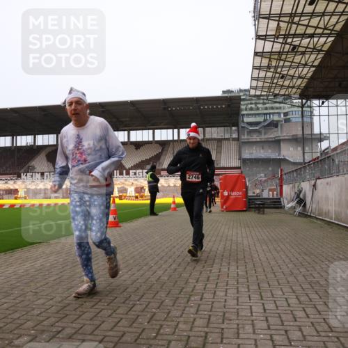 08.12.2024 - St. Pauli X-Mass-Run No. 14 Yannick Fuchs http://msf.ph/oto/7477168 08.12.2024 09:59:34 Ziel 100, 190, 431, 2746, 2762, 3156, 3157 meine-sportfotos.de