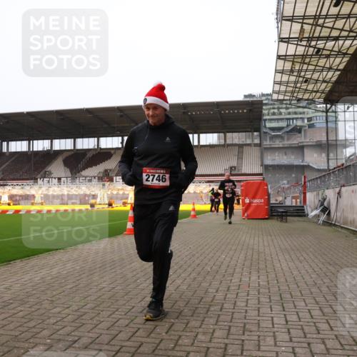 08.12.2024 - St. Pauli X-Mass-Run No. 14 Yannick Fuchs http://msf.ph/oto/7477173 08.12.2024 09:59:34 Ziel 100, 190, 431, 2746, 2762, 3156, 3157 meine-sportfotos.de