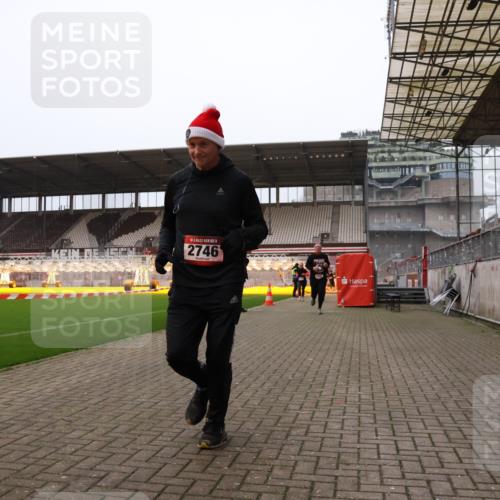 08.12.2024 - St. Pauli X-Mass-Run No. 14 Yannick Fuchs http://msf.ph/oto/7477176 08.12.2024 09:59:34 Ziel 100, 190, 431, 2746, 2762, 3156, 3157 meine-sportfotos.de
