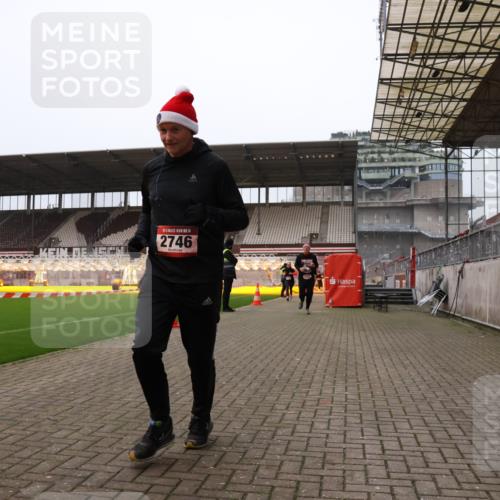 08.12.2024 - St. Pauli X-Mass-Run No. 14 Yannick Fuchs http://msf.ph/oto/7477179 08.12.2024 09:59:34 Ziel 100, 190, 431, 2746, 2762, 3156, 3157 meine-sportfotos.de