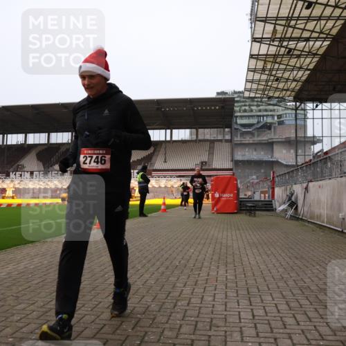 08.12.2024 - St. Pauli X-Mass-Run No. 14 Yannick Fuchs http://msf.ph/oto/7477182 08.12.2024 09:59:35 Ziel 100, 190, 431, 2746, 2762, 3156, 3157 meine-sportfotos.de
