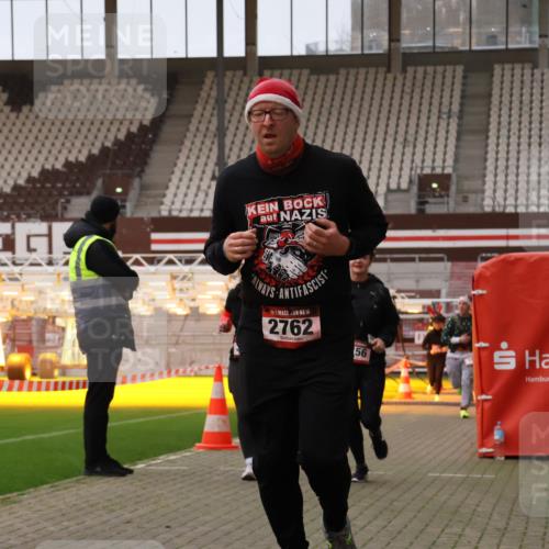 08.12.2024 - St. Pauli X-Mass-Run No. 14 Yannick Fuchs http://msf.ph/oto/7477199 08.12.2024 09:59:37 Ziel 100, 190, 431, 2746, 2762, 2932, 3156, 3157 meine-sportfotos.de