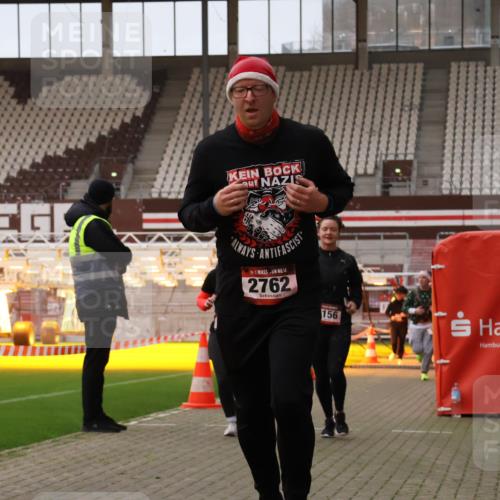 08.12.2024 - St. Pauli X-Mass-Run No. 14 Yannick Fuchs http://msf.ph/oto/7477201 08.12.2024 09:59:37 Ziel 100, 190, 431, 2746, 2762, 2932, 3156, 3157 meine-sportfotos.de