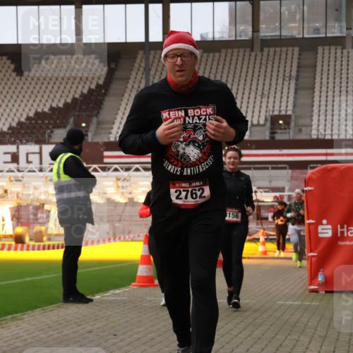 08.12.2024 - St. Pauli X-Mass-Run No. 14 Yannick Fuchs http://msf.ph/oto/7477205 08.12.2024 09:59:37 Ziel 100, 190, 431, 2746, 2762, 2932, 3156, 3157 meine-sportfotos.de
