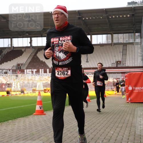 08.12.2024 - St. Pauli X-Mass-Run No. 14 Yannick Fuchs http://msf.ph/oto/7477217 08.12.2024 09:59:38 Ziel 100, 190, 431, 2746, 2762, 2932, 3156, 3157 meine-sportfotos.de