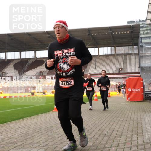 08.12.2024 - St. Pauli X-Mass-Run No. 14 Yannick Fuchs http://msf.ph/oto/7477225 08.12.2024 09:59:39 Ziel 100, 190, 431, 2746, 2762, 2932, 3156, 3157 meine-sportfotos.de