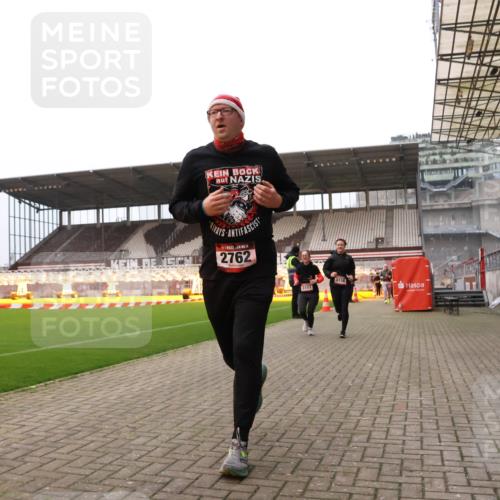 08.12.2024 - St. Pauli X-Mass-Run No. 14 Yannick Fuchs http://msf.ph/oto/7477232 08.12.2024 09:59:39 Ziel 100, 190, 431, 2746, 2762, 2932, 3156, 3157 meine-sportfotos.de