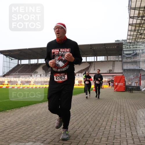 08.12.2024 - St. Pauli X-Mass-Run No. 14 Yannick Fuchs http://msf.ph/oto/7477236 08.12.2024 09:59:39 Ziel 100, 190, 431, 2746, 2762, 2932, 3156, 3157 meine-sportfotos.de