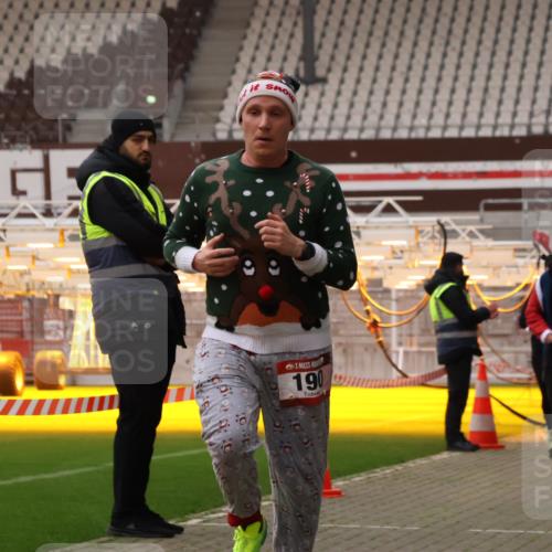 08.12.2024 - St. Pauli X-Mass-Run No. 14 Yannick Fuchs http://msf.ph/oto/7477285 08.12.2024 09:59:43 Ziel 100, 190, 2762, 2932, 3156, 3157 meine-sportfotos.de