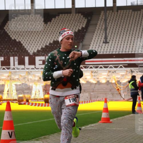 08.12.2024 - St. Pauli X-Mass-Run No. 14 Yannick Fuchs http://msf.ph/oto/7477301 08.12.2024 09:59:44 Ziel 100, 190, 2762, 2932, 3156, 3157, 3294 meine-sportfotos.de