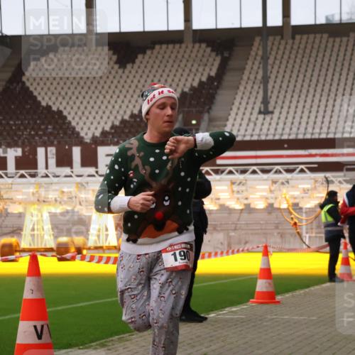 08.12.2024 - St. Pauli X-Mass-Run No. 14 Yannick Fuchs http://msf.ph/oto/7477304 08.12.2024 09:59:44 Ziel 100, 190, 2762, 2932, 3156, 3157, 3294 meine-sportfotos.de