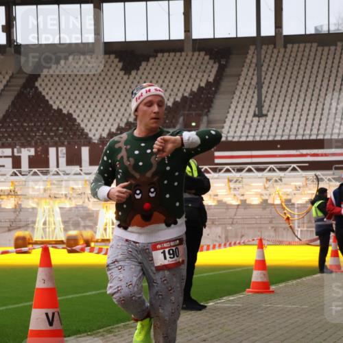 08.12.2024 - St. Pauli X-Mass-Run No. 14 Yannick Fuchs http://msf.ph/oto/7477307 08.12.2024 09:59:44 Ziel 100, 190, 2762, 2932, 3156, 3157, 3294 meine-sportfotos.de