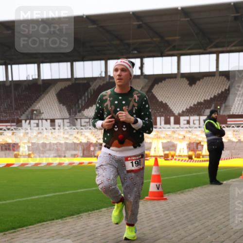 08.12.2024 - St. Pauli X-Mass-Run No. 14 Yannick Fuchs http://msf.ph/oto/7477313 08.12.2024 09:59:45 Ziel 100, 190, 2478, 2480, 2762, 2932, 3156, 3157, 3294 meine-sportfotos.de