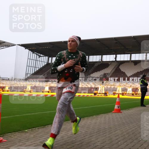 08.12.2024 - St. Pauli X-Mass-Run No. 14 Yannick Fuchs http://msf.ph/oto/7477335 08.12.2024 09:59:45 Ziel 100, 190, 2478, 2480, 2762, 2932, 3156, 3157, 3294 meine-sportfotos.de