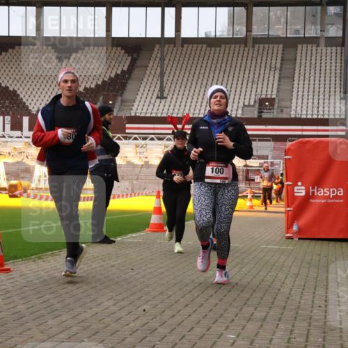 08.12.2024 - St. Pauli X-Mass-Run No. 14 Yannick Fuchs http://msf.ph/oto/7477384 08.12.2024 09:59:49 Ziel 100, 190, 2478, 2480, 2739, 2932, 2958, 3156, 3157, 3294 meine-sportfotos.de
