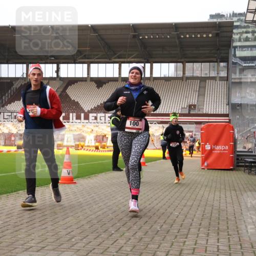 08.12.2024 - St. Pauli X-Mass-Run No. 14 Yannick Fuchs http://msf.ph/oto/7477404 08.12.2024 09:59:50 Ziel 100, 123, 190, 2478, 2480, 2739, 2932, 2958, 3294 meine-sportfotos.de