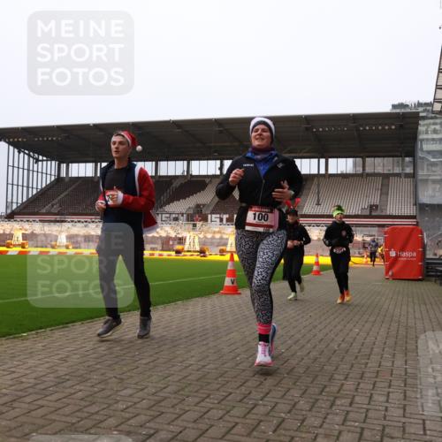 08.12.2024 - St. Pauli X-Mass-Run No. 14 Yannick Fuchs http://msf.ph/oto/7477410 08.12.2024 09:59:51 Ziel 100, 123, 190, 2478, 2480, 2739, 2932, 2958, 3294 meine-sportfotos.de
