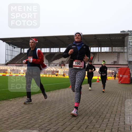 08.12.2024 - St. Pauli X-Mass-Run No. 14 Yannick Fuchs http://msf.ph/oto/7477419 08.12.2024 09:59:51 Ziel 100, 123, 190, 2478, 2480, 2739, 2932, 2958, 3294 meine-sportfotos.de