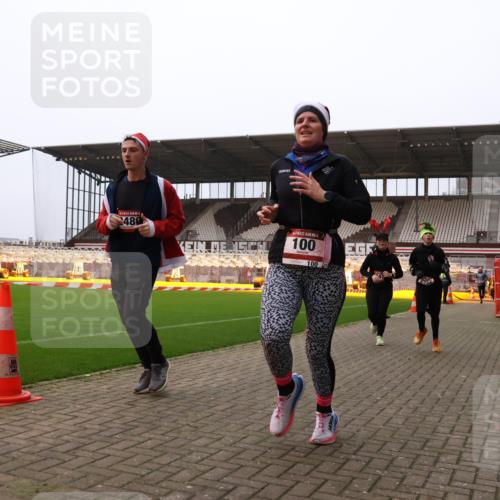 08.12.2024 - St. Pauli X-Mass-Run No. 14 Yannick Fuchs http://msf.ph/oto/7477427 08.12.2024 09:59:51 Ziel 100, 123, 190, 2478, 2480, 2739, 2932, 2958, 3294 meine-sportfotos.de