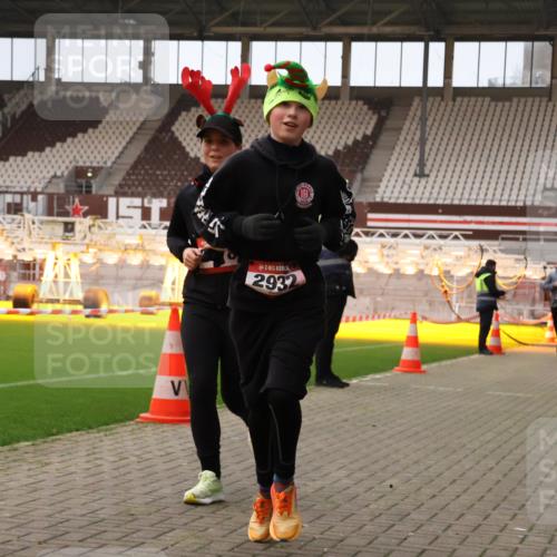08.12.2024 - St. Pauli X-Mass-Run No. 14 Yannick Fuchs http://msf.ph/oto/7477439 08.12.2024 09:59:52 Ziel 100, 123, 2478, 2480, 2739, 2932, 2958, 3294 meine-sportfotos.de