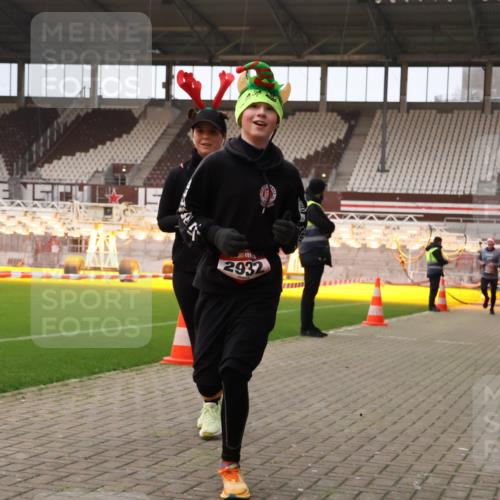 08.12.2024 - St. Pauli X-Mass-Run No. 14 Yannick Fuchs http://msf.ph/oto/7477449 08.12.2024 09:59:53 Ziel 100, 123, 2478, 2480, 2739, 2932, 2958, 3294 meine-sportfotos.de