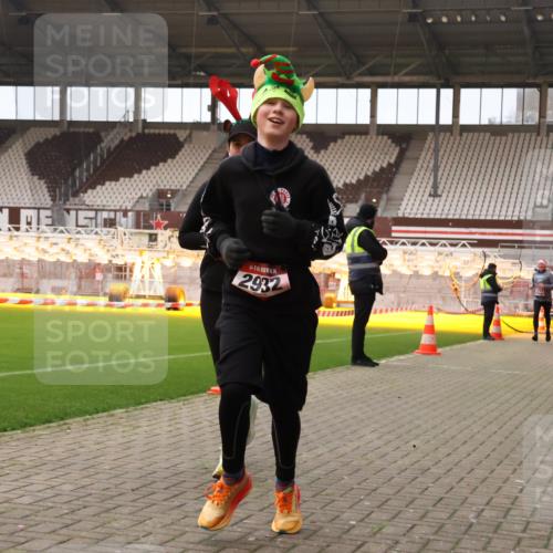 08.12.2024 - St. Pauli X-Mass-Run No. 14 Yannick Fuchs http://msf.ph/oto/7477456 08.12.2024 09:59:53 Ziel 100, 123, 2478, 2480, 2739, 2932, 2958, 3294 meine-sportfotos.de