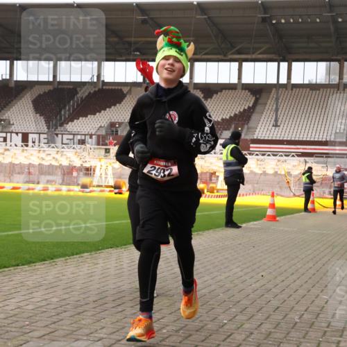 08.12.2024 - St. Pauli X-Mass-Run No. 14 Yannick Fuchs http://msf.ph/oto/7477459 08.12.2024 09:59:53 Ziel 100, 123, 2478, 2480, 2739, 2932, 2958, 3294 meine-sportfotos.de