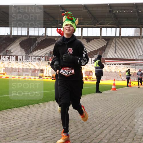 08.12.2024 - St. Pauli X-Mass-Run No. 14 Yannick Fuchs http://msf.ph/oto/7477463 08.12.2024 09:59:53 Ziel 100, 123, 2478, 2480, 2739, 2932, 2958, 3294 meine-sportfotos.de