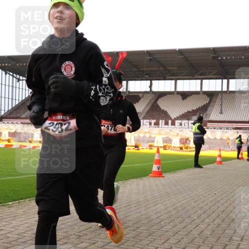 08.12.2024 - St. Pauli X-Mass-Run No. 14 Yannick Fuchs http://msf.ph/oto/7477477 08.12.2024 09:59:54 Ziel 100, 123, 2478, 2480, 2739, 2932, 2958, 3294 meine-sportfotos.de