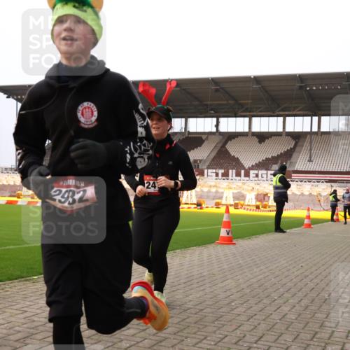 08.12.2024 - St. Pauli X-Mass-Run No. 14 Yannick Fuchs http://msf.ph/oto/7477481 08.12.2024 09:59:54 Ziel 100, 123, 2478, 2480, 2739, 2932, 2958, 3294 meine-sportfotos.de