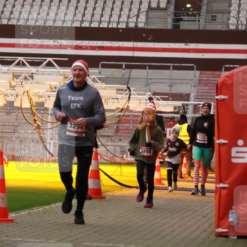 08.12.2024 - St. Pauli X-Mass-Run No. 14 Yannick Fuchs http://msf.ph/oto/7477498 08.12.2024 09:59:56 Ziel 100, 123, 2478, 2480, 2739, 2932, 2958, 3294 meine-sportfotos.de