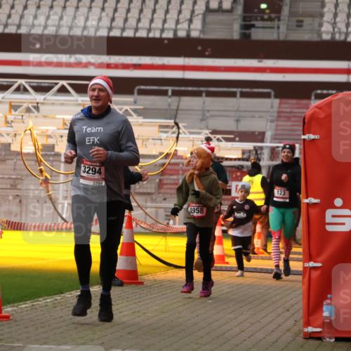 08.12.2024 - St. Pauli X-Mass-Run No. 14 Yannick Fuchs http://msf.ph/oto/7477501 08.12.2024 09:59:56 Ziel 100, 123, 2478, 2480, 2739, 2932, 2958, 3294 meine-sportfotos.de
