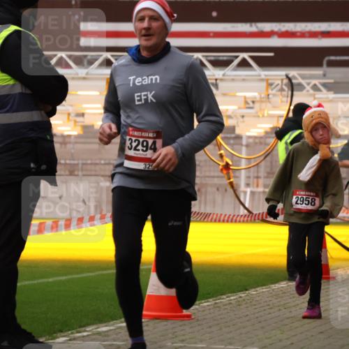 08.12.2024 - St. Pauli X-Mass-Run No. 14 Yannick Fuchs http://msf.ph/oto/7477508 08.12.2024 09:59:58 Ziel 100, 123, 2478, 2480, 2739, 2932, 2958, 3294 meine-sportfotos.de