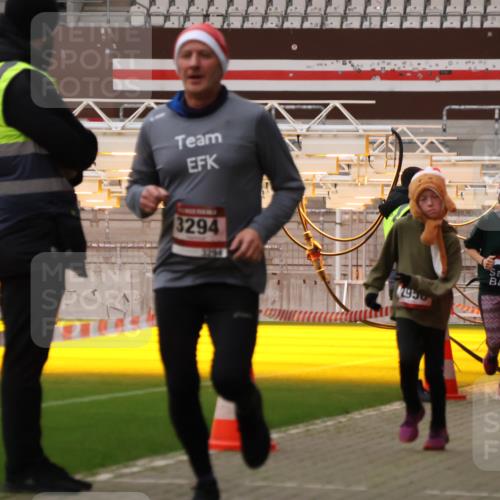 08.12.2024 - St. Pauli X-Mass-Run No. 14 Yannick Fuchs http://msf.ph/oto/7477513 08.12.2024 09:59:58 Ziel 100, 123, 2478, 2480, 2739, 2932, 2958, 3294 meine-sportfotos.de