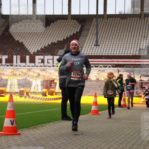 08.12.2024 - St. Pauli X-Mass-Run No. 14 Yannick Fuchs http://msf.ph/oto/7477522 08.12.2024 09:59:59 Ziel 100, 123, 2478, 2480, 2739, 2932, 2958, 3294 meine-sportfotos.de