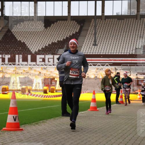 08.12.2024 - St. Pauli X-Mass-Run No. 14 Yannick Fuchs http://msf.ph/oto/7477525 08.12.2024 09:59:59 Ziel 100, 123, 2478, 2480, 2739, 2932, 2958, 3294 meine-sportfotos.de