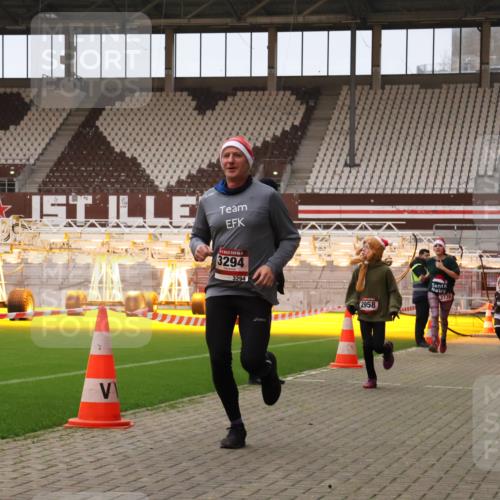 08.12.2024 - St. Pauli X-Mass-Run No. 14 Yannick Fuchs http://msf.ph/oto/7477528 08.12.2024 09:59:59 Ziel 100, 123, 2478, 2480, 2739, 2932, 2958, 3294 meine-sportfotos.de