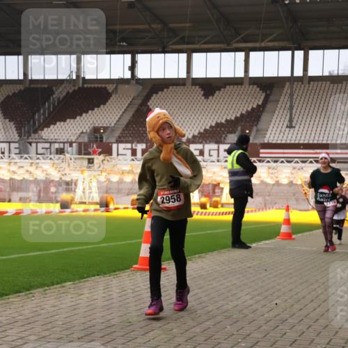 08.12.2024 - St. Pauli X-Mass-Run No. 14 Yannick Fuchs http://msf.ph/oto/7477581 08.12.2024 10:00:02 Ziel 123, 2478, 2480, 2739, 2958, 3294 meine-sportfotos.de