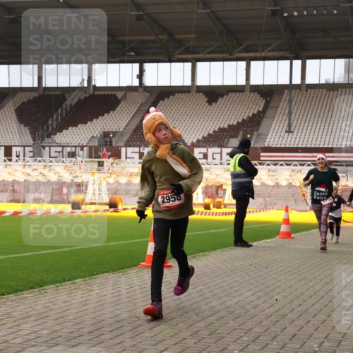 08.12.2024 - St. Pauli X-Mass-Run No. 14 Yannick Fuchs http://msf.ph/oto/7477584 08.12.2024 10:00:02 Ziel 123, 2478, 2480, 2739, 2958, 3294 meine-sportfotos.de