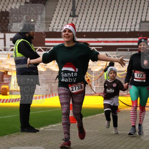 08.12.2024 - St. Pauli X-Mass-Run No. 14 Yannick Fuchs http://msf.ph/oto/7477592 08.12.2024 10:00:03 Ziel 123, 2478, 2480, 2739, 2958, 3294 meine-sportfotos.de