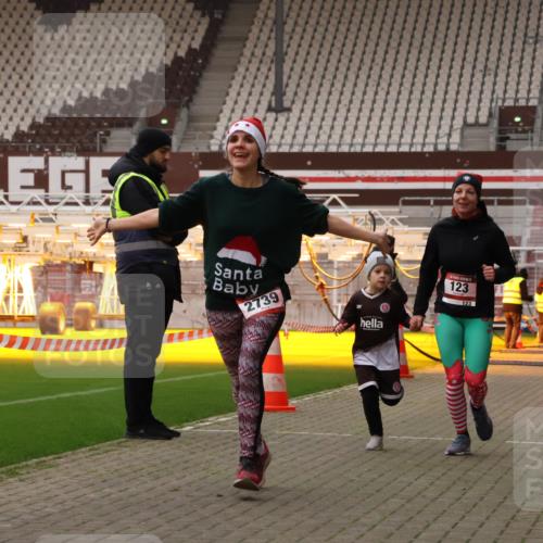 08.12.2024 - St. Pauli X-Mass-Run No. 14 Yannick Fuchs http://msf.ph/oto/7477603 08.12.2024 10:00:03 Ziel 123, 2478, 2480, 2739, 2958, 3294 meine-sportfotos.de